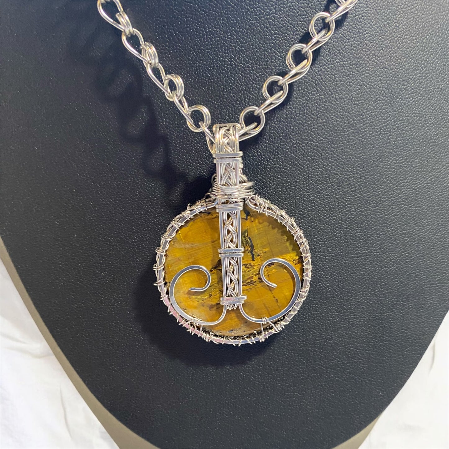 Pendentif en acier et œil de tigre